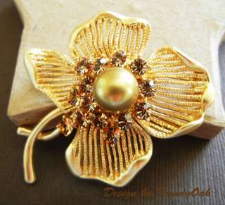 20K Gold Plated Clover Brooch Pin with Swarovski Crystal Shell Pearl 