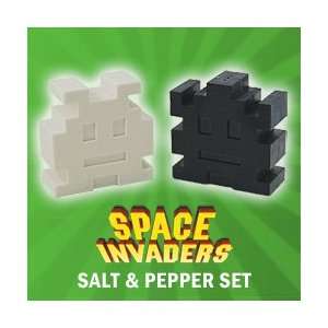  Space Invaders Salt & Pepper Set