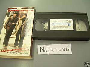 Donnie Brasco VHS Johnny Depp Al Pacino True Story 043396825130  