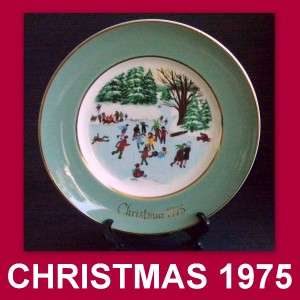   AVON CHRISTMAS 1975 VINTAGE PLATE ** Skaters on the pond **  