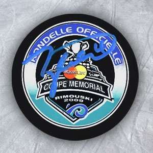  TAYLOR HALL Memorial Cup SIGNED Hockey PUCK Sports 