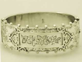   bangle has an oval cylindrical form the anterior face of the bangle is