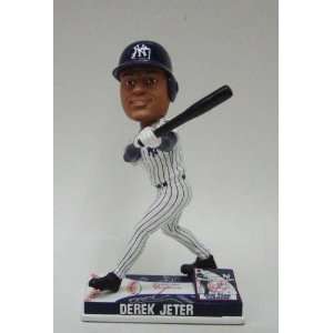  Forever Collectibles MLB 8 On The Field Bobber   Jeter 