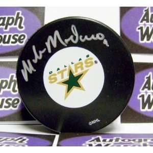  Mike Modano Autographed Hockey Puck   )   Autographed NHL 