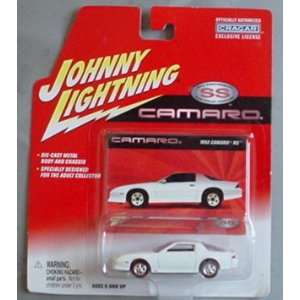   Camaro 35th Anniversary Series 1992 Camaro RS WHITE Toys & Games
