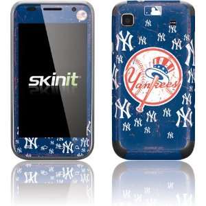 Skinit New York Yankees   Primary Logo Blast Vinyl Skin for Samsung 