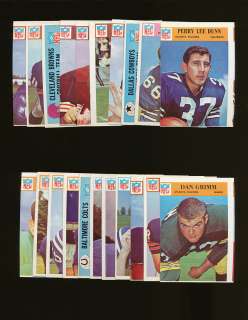   FOOTBALL NEAR COMPLETE SET 68/198 EXMT W/GALE SAYERS RC *12274  