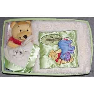 Poohs Soft & Cozy Blanket Gift Set   Green Baby