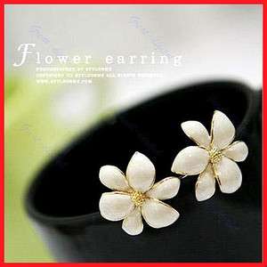   Korean Style Beautiful Elegant Golden Flower Studs Earrings New  