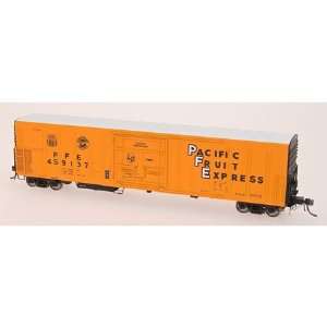  HO RTR R 70 20 Reefer, PFE/Late #2 (6) Toys & Games