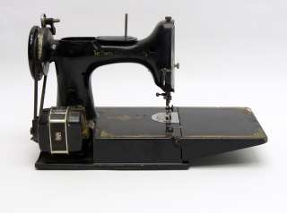 VINTAGE SINGER 221 FEATHERWEIGHT PORTABLE ELECTRIC SEWING MACHINE W 