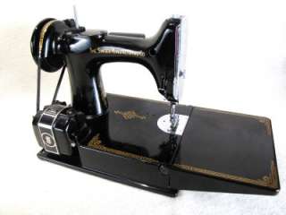 Excellent Singer Featherweight Sewing Machine w/ Box Key Accessories 