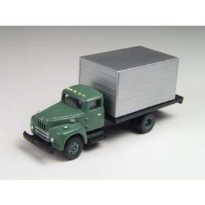  HO IH R 190 Delivery Van, Green Cab/Silver MWI30179 Toys & Games