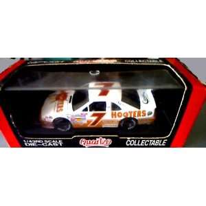 Alan Kulwicki Ford Thunderbird Hooters 143 Die cast Collectable 
