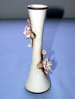   auction is for a Beautiful Vintage Italy Capodimonte Flower Vase