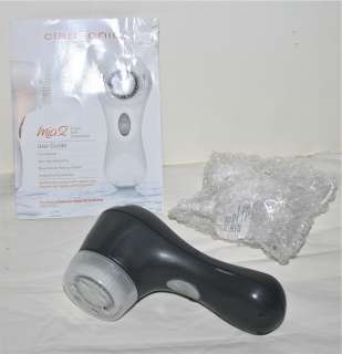 CLARISONIC MIA 2 SONIC SKIN CLEANSING DEVICE WITH CHARGER  