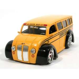 Skool Bus Div Cruizer School Bus diecast model car 124 scale die cast 