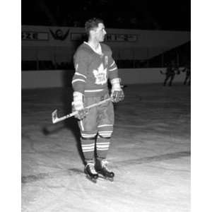Andy Bathgate standing 8x10