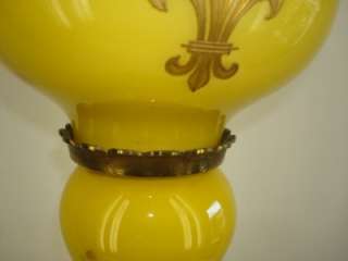 ANTIQUE ORNATE GLASS BRASS FLEUR DE LIS BANQUET LAMP  