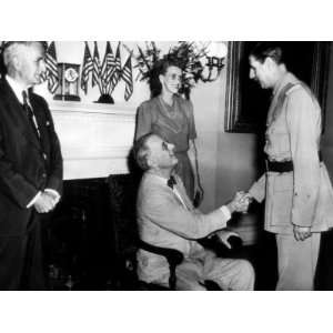  President Franklin D. Roosevelt, Greeting French General 